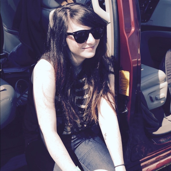 Meet your Posher, Tarah - Picture 2 of 4